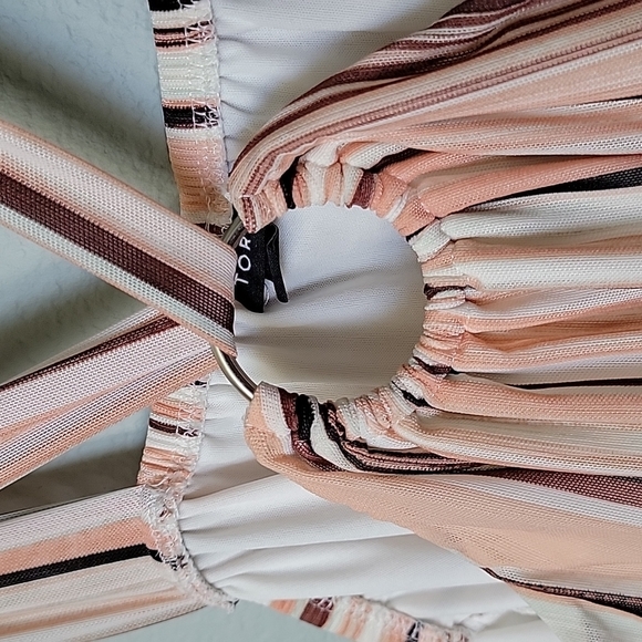 Torrid O ring mesh fabric top large - Picture 3 of 11